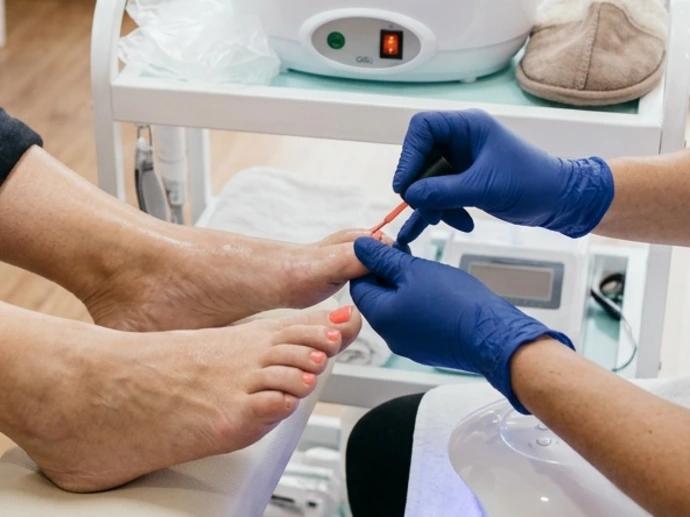 Pedicura con parafina + esmalte permanente Organic Beauty Salon